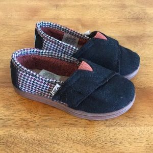 Toms wool and lined shoes